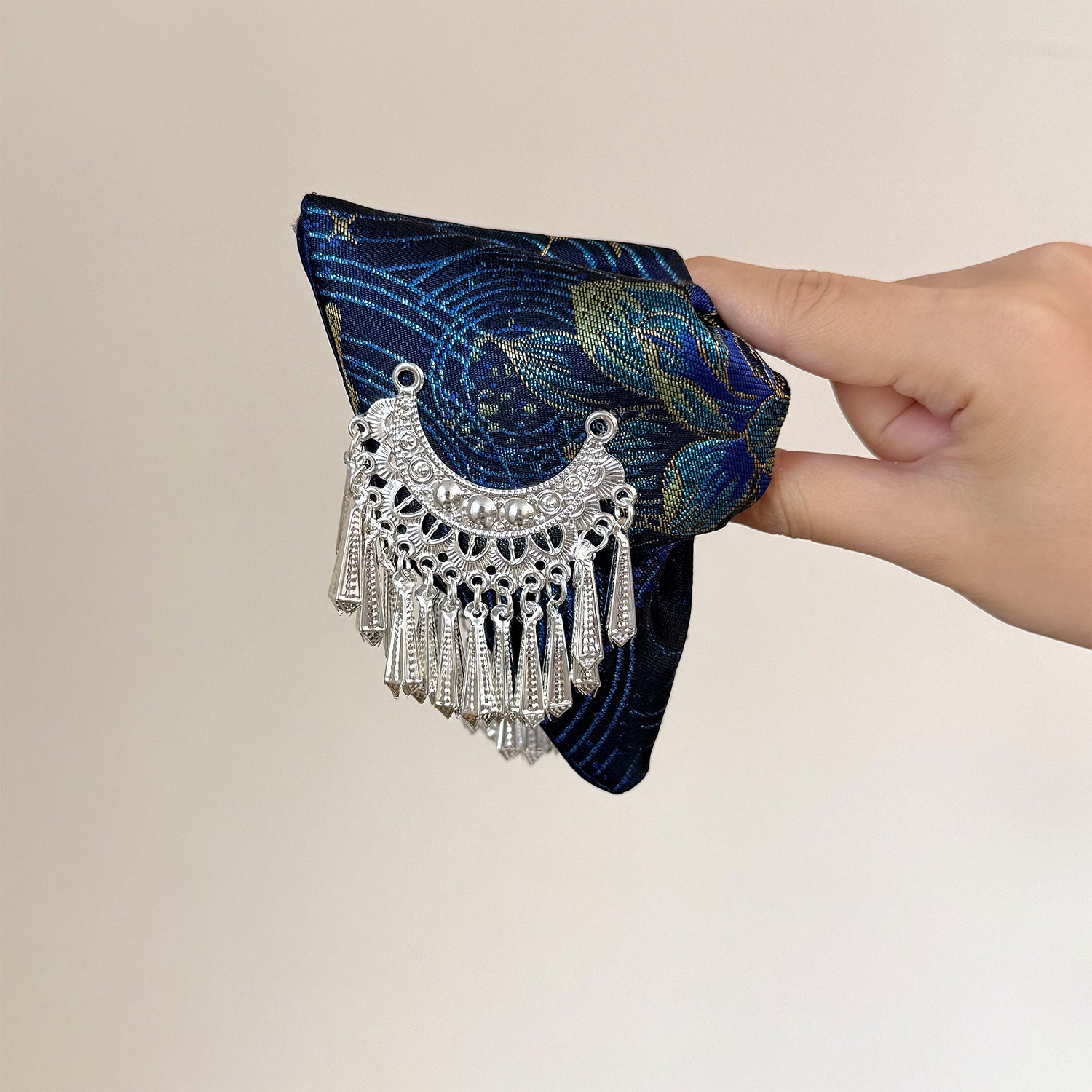 New Chinese Ethnic Tassel Fabric Hair Claw Clip Silver Tone Shark Clip